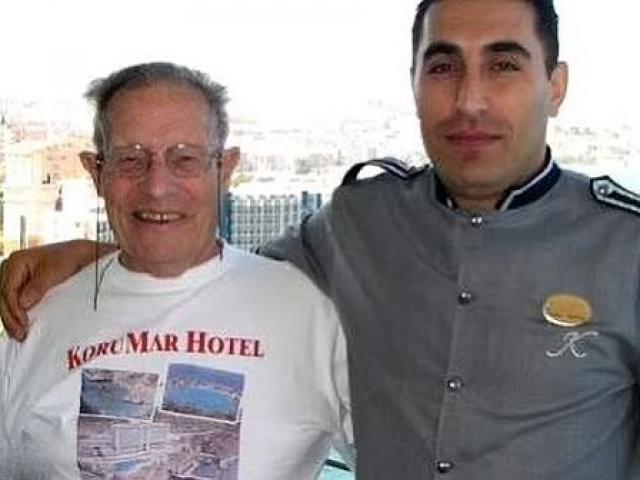 Người đàn ông mỗi năm đều đến cùng một khách sạn, gia đình bật ngửa khi đọc di chúc