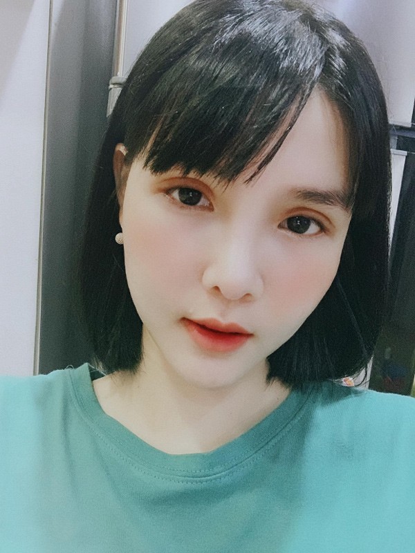 Nhan sắc có xinh đẹp hơn nhưng lại không được nhiều người khen ngợi, thậm chí cộng đồng mạng còn cho rằng Kỳ Hân trông khá đơn và thiếu tự nhiên vì là sản phẩm của thẩm mỹ.