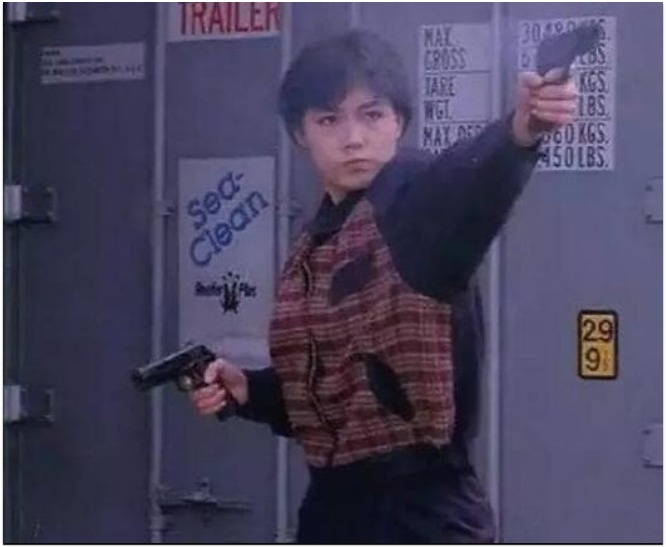 Mạnh Đình Lệ đóng phim để kiếm tiền nuôi gia đình.