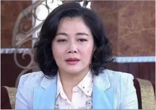 Mạnh Đình Lệ chịu khổ vì bị gia đình bòn rút.