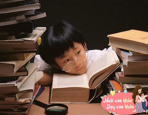 Cha mẹ không cần tạo áp lực quá lớn cho con, có thể giảm bớt gánh nặng cho con một cách hợp lý, không để thời gian của con bị vắt kiệt bởi những bài học nhàm chán.