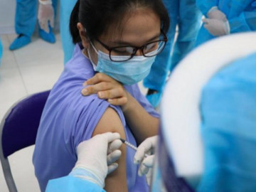 Vì sao tiêm liều 2 vắc xin ngừa COVID-19 lại dễ gặp phản ứng mạnh hơn liều 1?