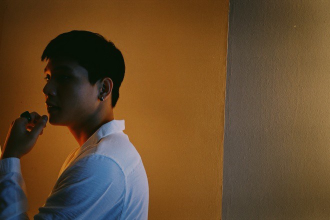 Ca khúc kể về nỗi niềm của một người con trai luôn thầm thương trộm nhớ một cô gái.