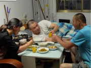 Tin tức - Người đàn ông 16 năm chung sống và chăm sóc chồng cũ của vợ, coi như anh trai mình