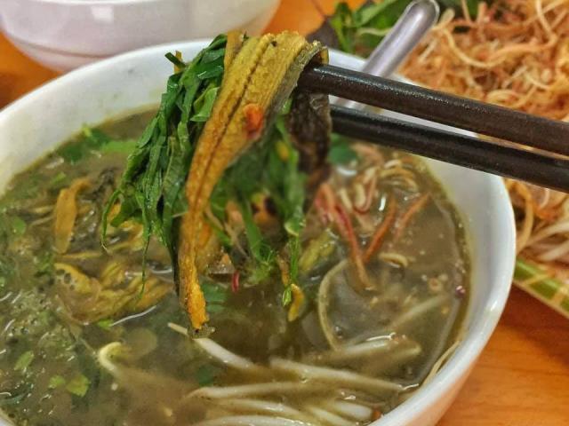 Về Ninh Bình xì xụp bát miến lươn ngon nức tiếng, bí quyết đến từ cách nấu nước dùng