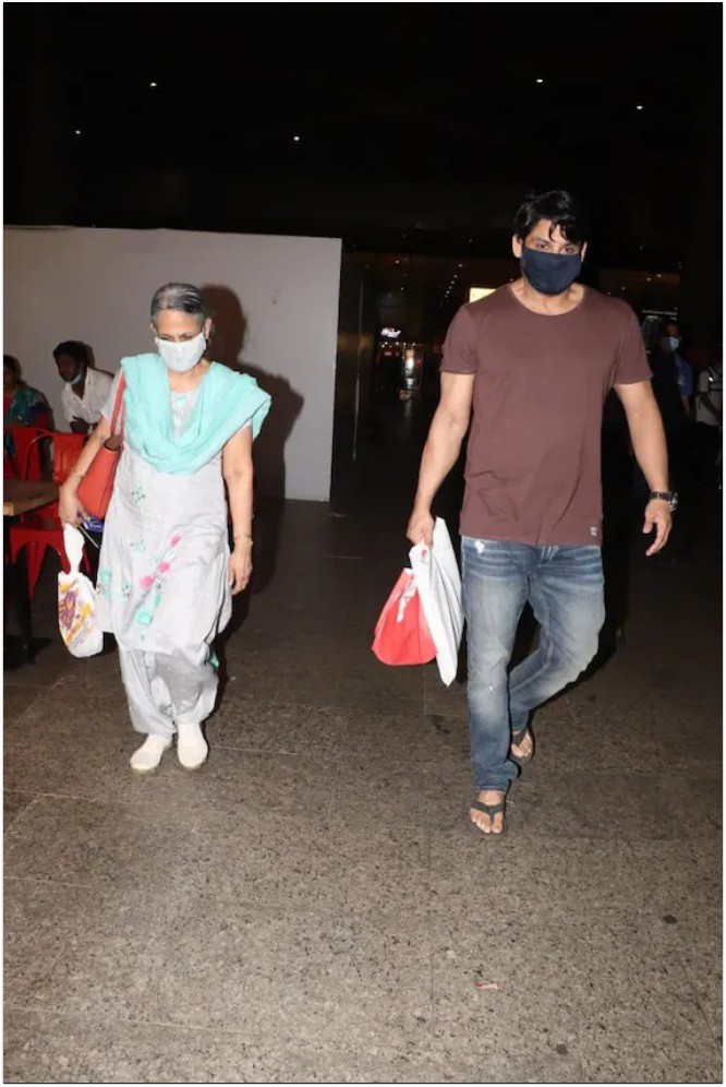 Báo chí truyền thông có công bố hình ảnh cuối cùng của Sidharth trước khi qua đời.