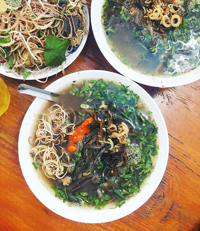 Về Ninh Bình xì xụp bát miến lươn ngon nức tiếng, bí quyết đến từ cách nấu nước dùng - 1