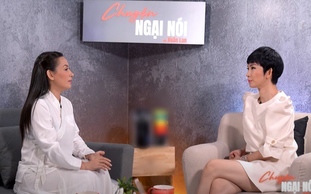 Xuân Lan và Phi Nhung cùng trò chuyện trong chương trình Chuyện ngại nói trước khi nữ ca sĩ này bị bệnh.