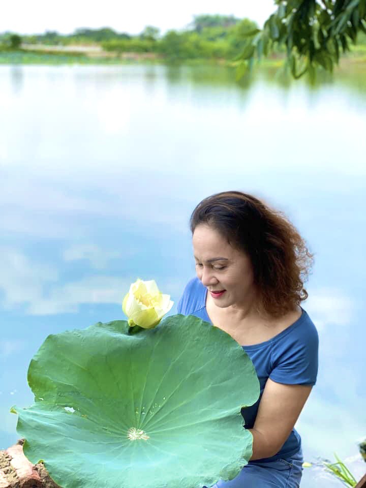 View hồ triệu đô ngập sắc hoa của nghệ sĩ Hương Dung - vợ thứ trưởng trong amp;#34;Chạy ánamp;#34; - 10