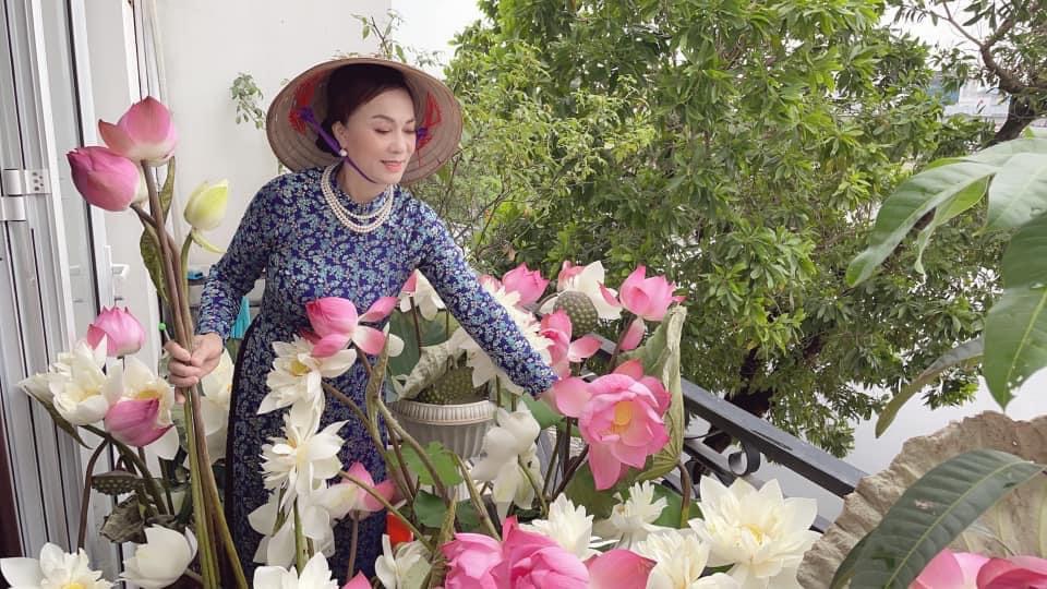 View hồ triệu đô ngập sắc hoa của nghệ sĩ Hương Dung - vợ thứ trưởng trong amp;#34;Chạy ánamp;#34; - 11