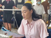 Giải trí - Hương Vị Tình Thân: Bà Xuân được "phi công trẻ" tặng hoa tận nhà, muốn thành Hoa hậu Nhân ái?