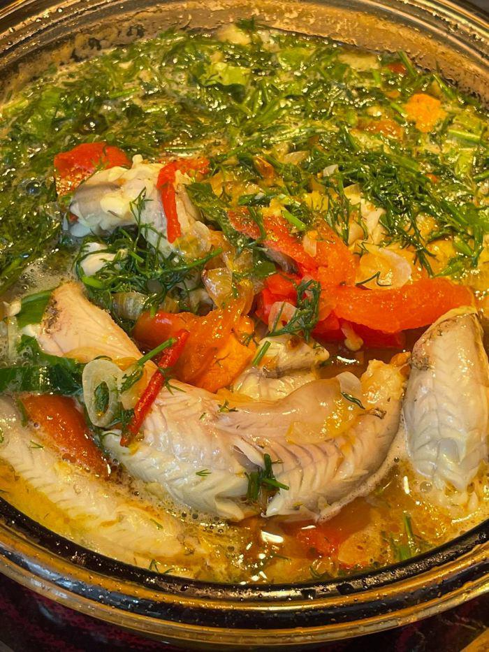Nấu canh cá khoai hay bị tanh và nát, đầu bếp mách chiêu khiến cá luôn ngon, thơm nức - 7