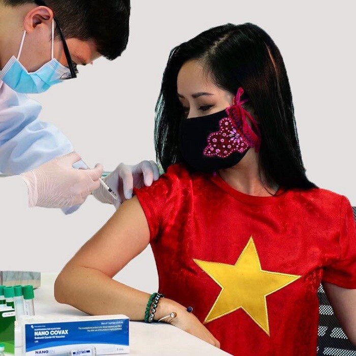 Sao Việt đi tiêm Vaccine: MC bọc kín mít, hoa hậu, diễn viên đơn giản, thoải mái - 9