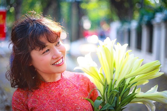 amp;#34;Mẹ vợ Long Hương Vị Tình Thânamp;#34;: Thời trẻ như thiên thần, một tay mở tiệm váy cưới nuôi chồng - 13