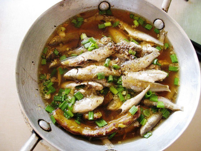 Cá linh kho mía vô cùng đậm đà
