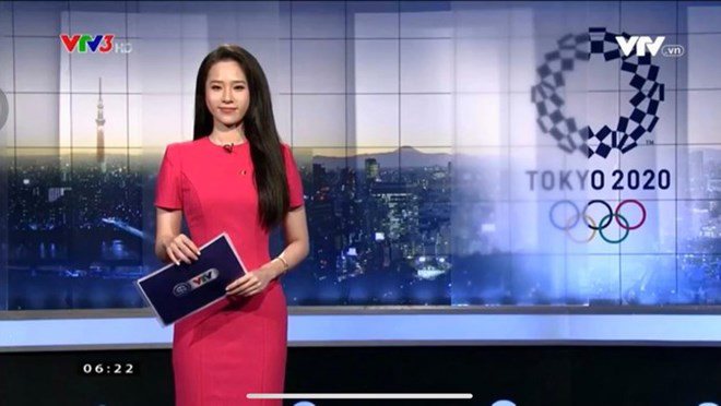 Bảo Châu ăn mặc thanh lịch mỗi khi lên hình.