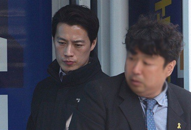 Vệ sĩ đẹp trai như tài tử của Tổng thống Hàn từng nghỉ việc vì nổi tiếng giờ viên mãn - 3