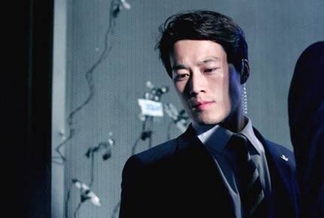 Vệ sĩ đẹp trai như tài tử của Tổng thống Hàn từng nghỉ việc vì nổi tiếng giờ viên mãn - 5