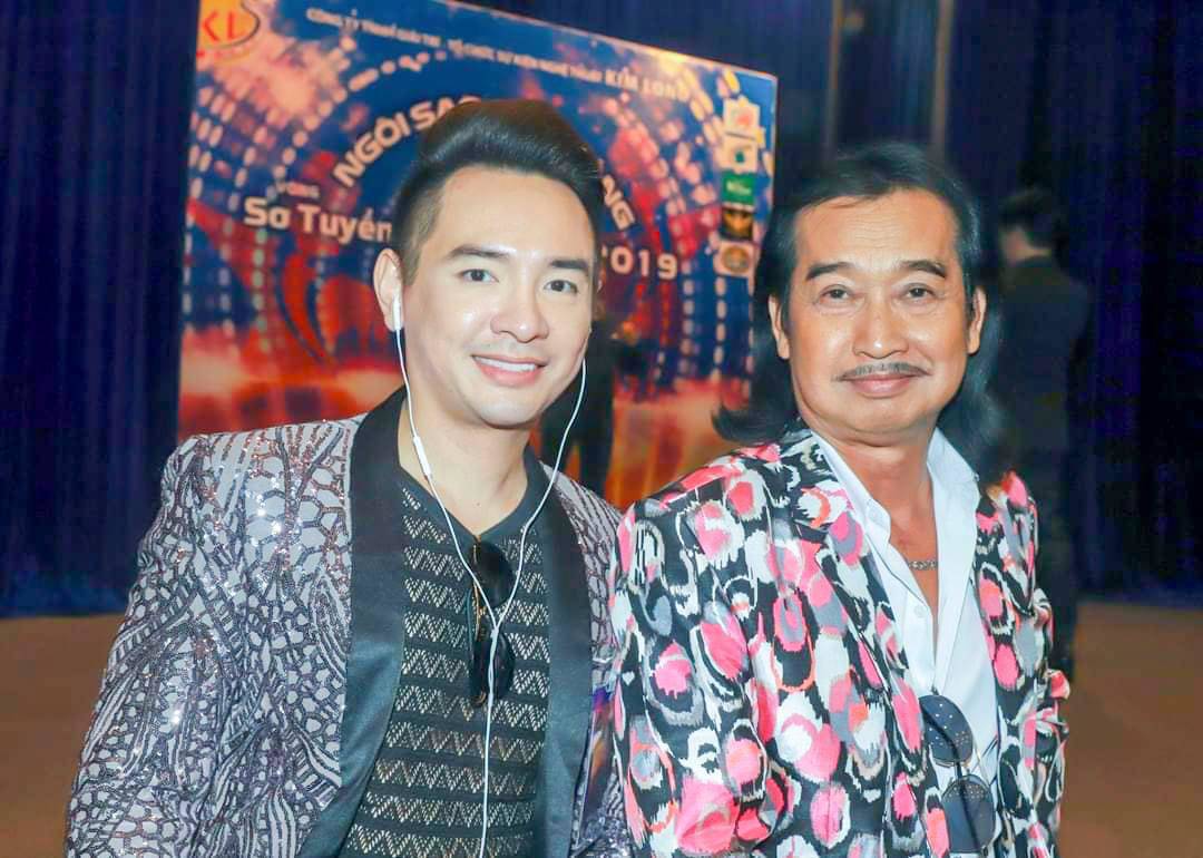 Ảnh chung giữa ca sĩ Đình Hùng và cố nghệ sĩ Việt Quang.