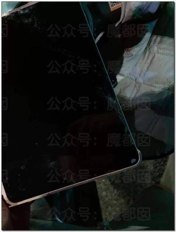 Cô gái trẻ trở thành tâm điểm chỉ trích vì chiếc iPad đánh mất.