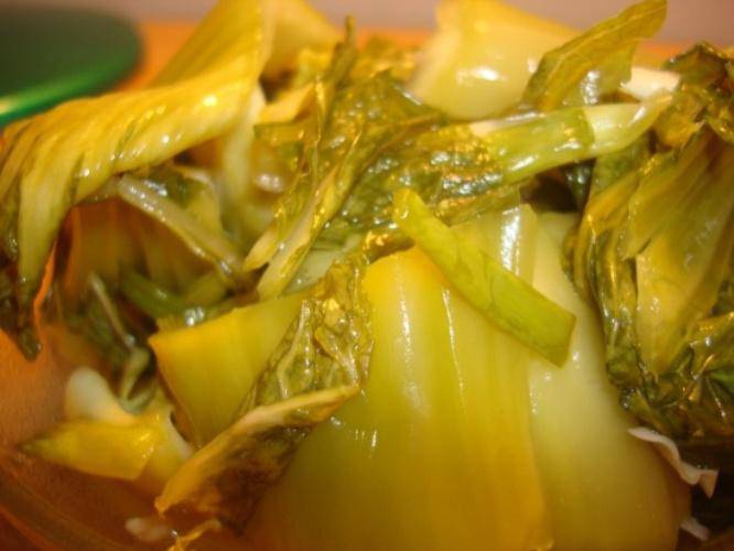 Cốn xại khá giống với dưa muối của người Việt.