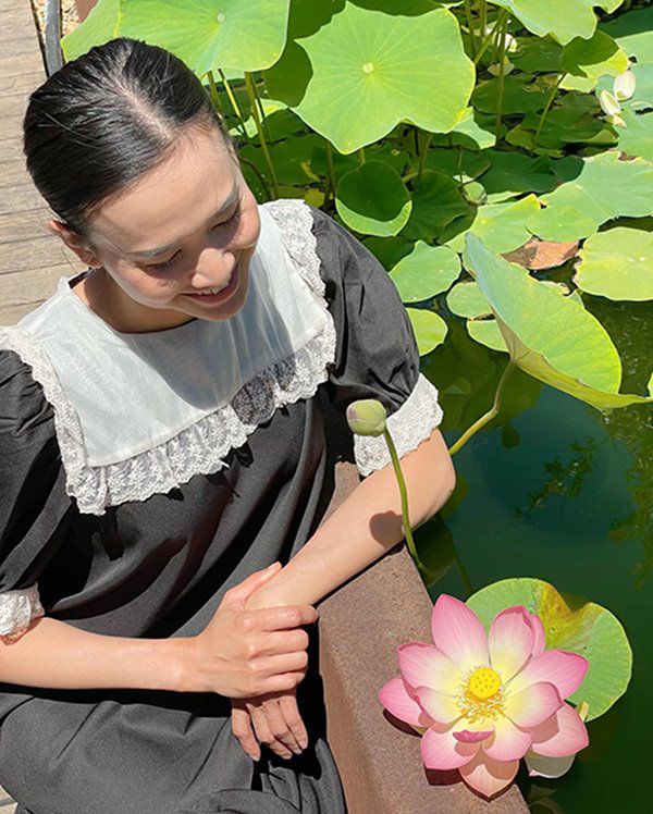 Hoa hậu Dương Mỹ Linh sang Mỹ mát tay trồng trái cây, lựu lúc lỉu đỏ rực một góc vườn - 10