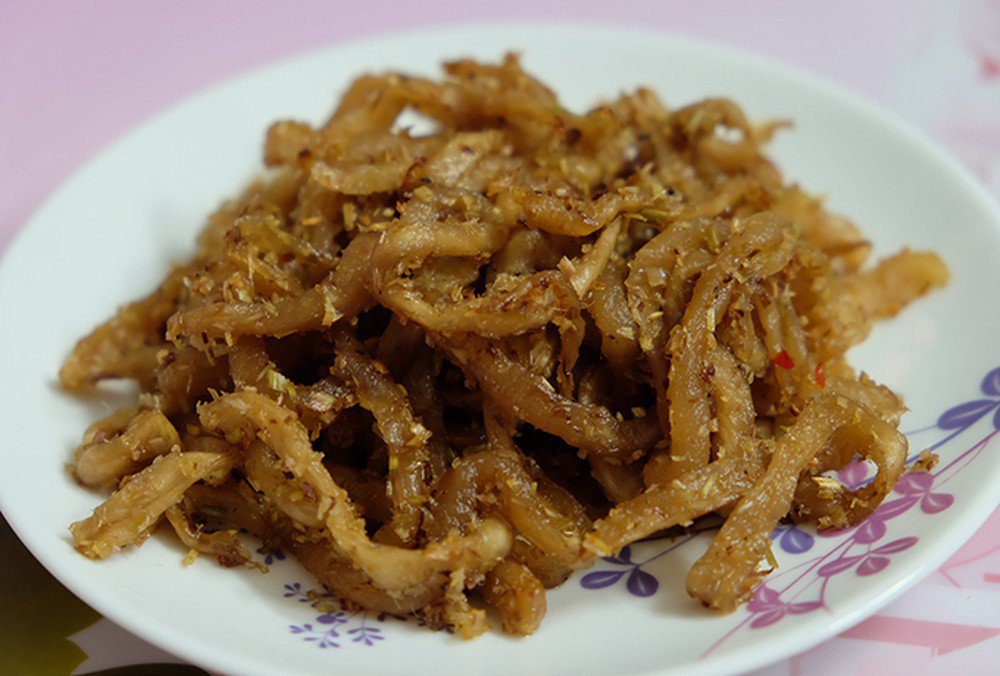 Xá bấu xào săn với sả.