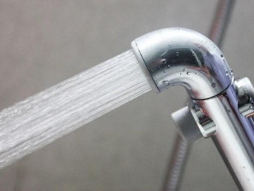 Dùng vòi xịt toilet chữa táo bón, một người nguy kịch vì sốc nhiễm khuẩn, vỡ đại tràng