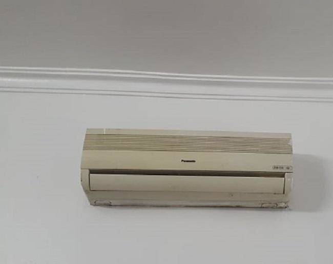 Nhiều người đi thuê trọ phải trả tiền điện giá cao nên trời nóng vẫn nhịn điều hòa.