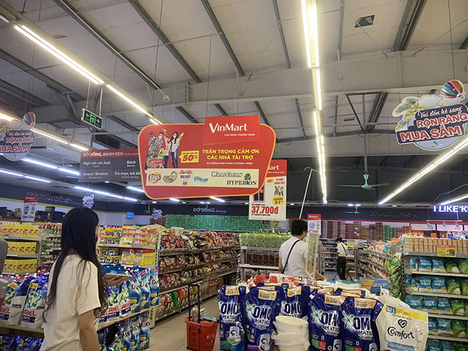 VinMart/VinMart+ khuyến mãi khủng, chị em hào hứng “săn sale” - 2