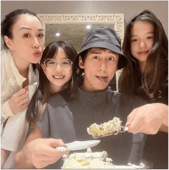 Nhiều người nhận định 2 cô bé chắc chắn sẽ hot nhất nhì showbiz nếu bố mẹ đồng ý cho gia nhập giới giải trí.