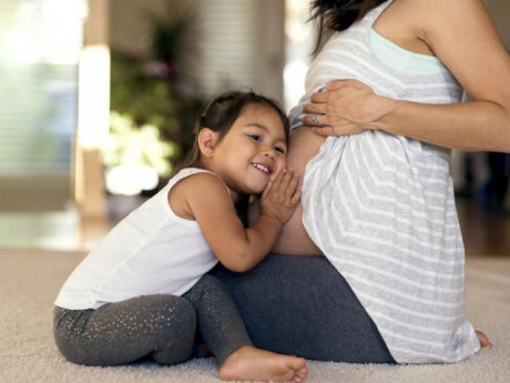 Thai 39 tuần ra máu nhưng không đau bụng có nguy hiểm không?