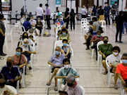 Tin tức - Quốc gia đầu tiên tiêm vaccine ngừa COVID-19 cho trẻ 2 tuổi trở lên, số ca tại Mỹ tăng mạnh