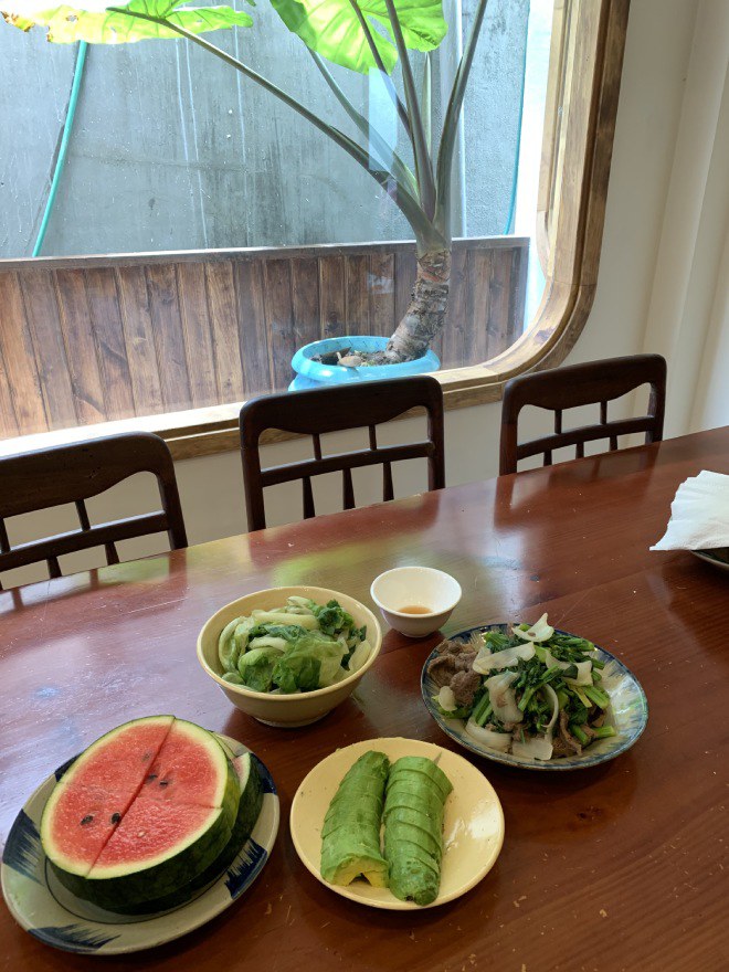 Bữa cơm do nhóm của Duy tự nấu.