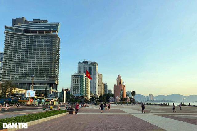 Khánh Hòa cho phép người dân ở vùng xanh, vàng được đi tập thể dục ngoài trời.