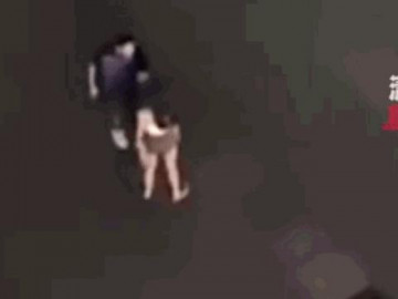  Clip: Đánh nhau suốt đêm, cặp đôi bất ngờ quay sang xin lỗi và cái kết 