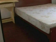 Tin tức - Đến trông hộ nhà bạn 2 tuần, người đàn ông hãi hùng khi nhìn xuống gầm giường