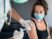 Sức khỏe - 6 việc bạn không nên làm sau khi vừa tiêm vắc xin ngừa COVID-19