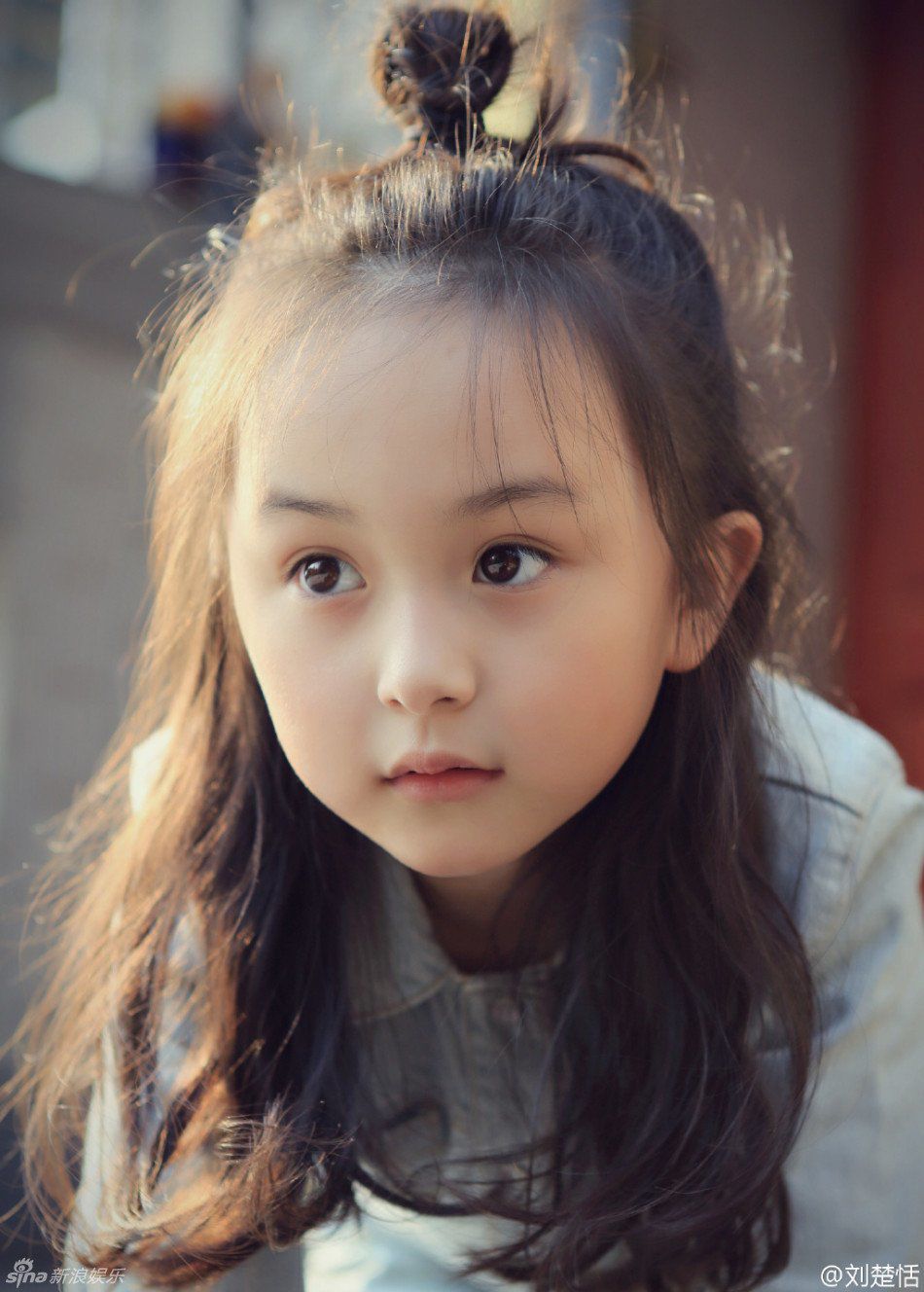 Bé gái 2 tuổi đẹp như búp bê sống nổi tiếng Trung Quốc, 10 năm sau thay đổi hẳn - 7