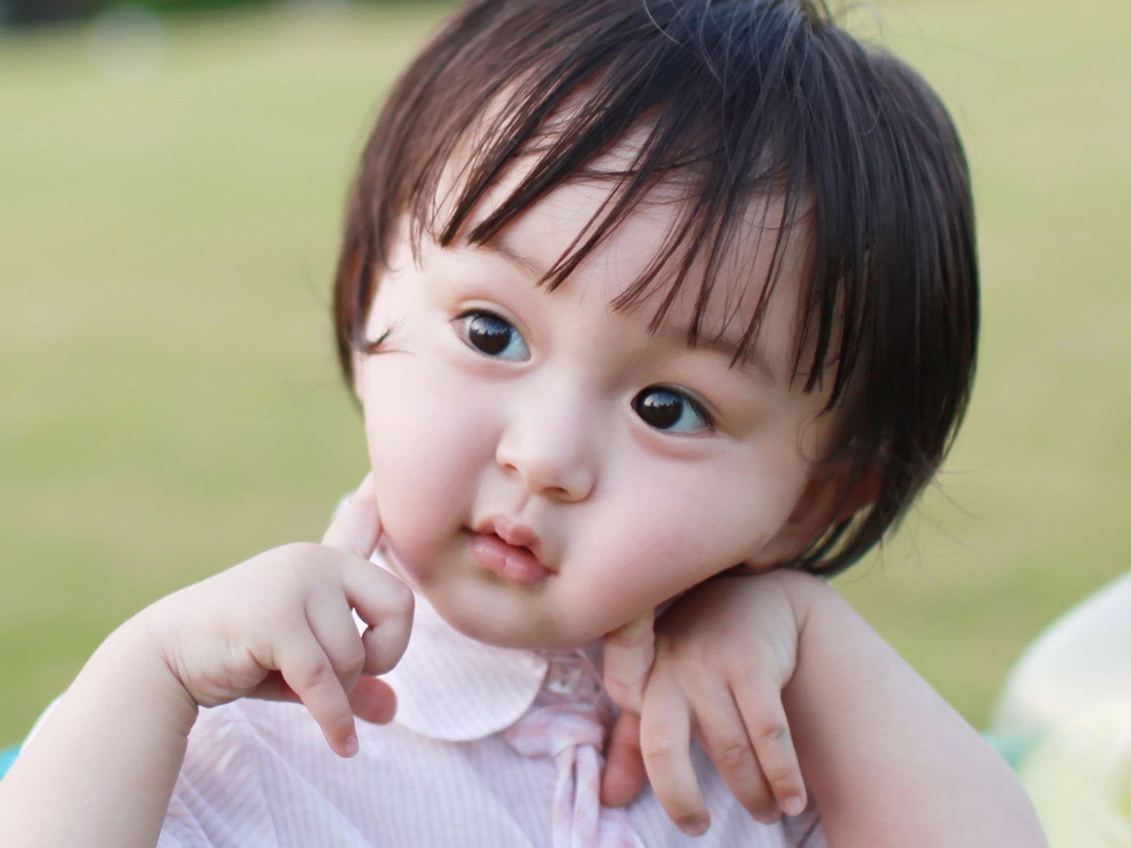 Bé gái 2 tuổi đẹp như búp bê sống nổi tiếng Trung Quốc, 10 năm sau thay đổi hẳn - 3
