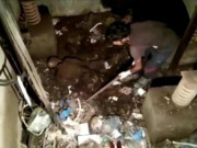 Tin tức - Sửa thang máy của bệnh viện đã hỏng 24 năm, công nhân bàng hoàng phát hiện sự thật bên dưới