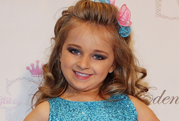 Crowned Miss America Child, 15-year-old girl is now rich, goddess beauty - 3