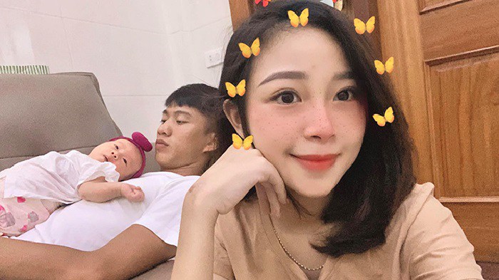 Mỗi khi không thi đấu hay tập luyện, anh dành trọn thời gian ở bên vợ và bé Dâu Tây.