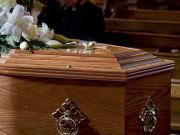 Tin tức - Đến bệnh viện nhận quan tài con sơ sinh thấy có giọt máu, người bố bàng hoàng khi mở ra