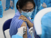 Tin tức - Người không tiêm vắc xin ký cam kết phải chịu trách nhiệm trước pháp luật: Lãnh đạo phường nói gì?