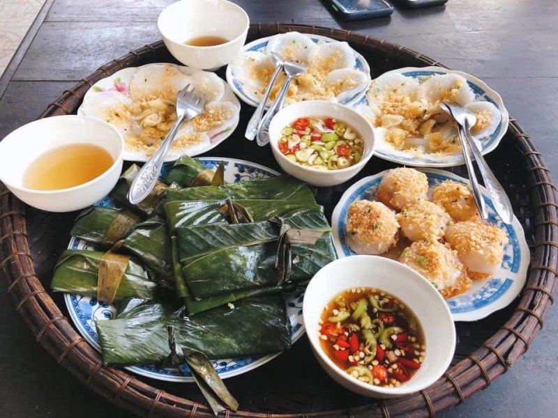 Quán bánh Huế nằm sâu trong hẻm, bán hơn 50 năm vẫn tấp nập người ăn