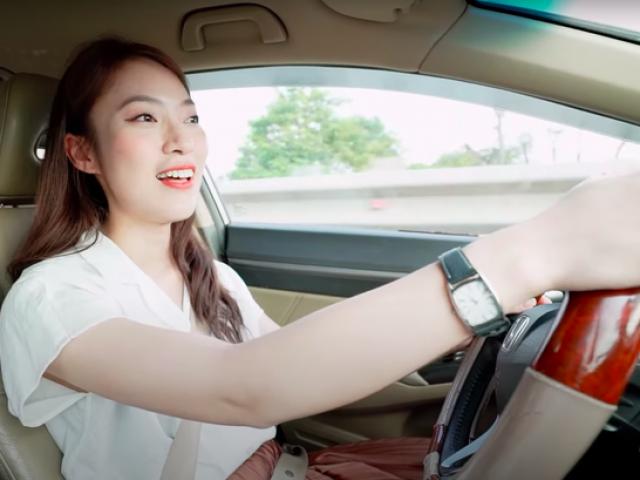 23 tuổi, cô nàng này đã tự mua xe, tặng đất cho bố mẹ, sở hữu đồ hiệu đắt đỏ