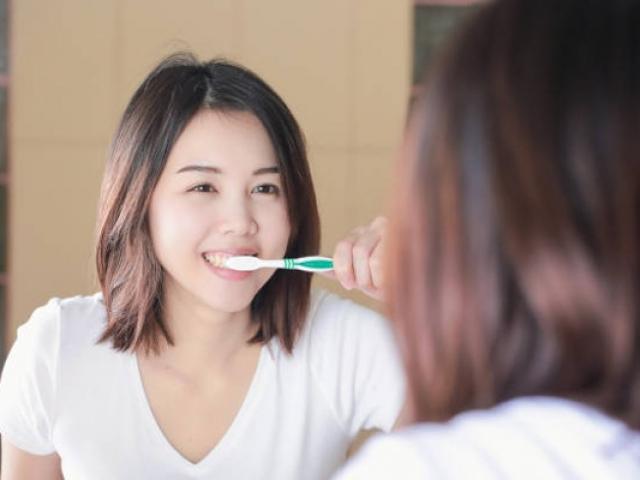 Đánh răng mỗi ngày nhưng vẫn ố vàng, hỏng răng vì thói quen tai hại ngay sau khi ăn