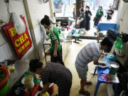 Tiêu dùng - Cảnh tượng bất ngờ sau giờ chính Ngọ tại các cửa hàng kinh doanh tại vùng xanh Hà Nội