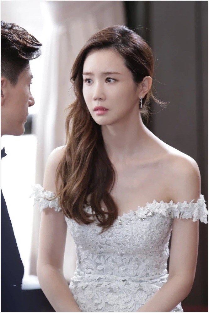 Sự nghiệp của Lee Da Hae bắt đầu tụt dốc sau khi hẹn hò Seven.